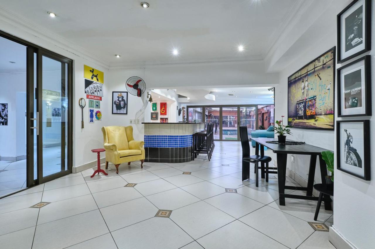 Inn & Out Sandton Park Johannesburg Exterior photo